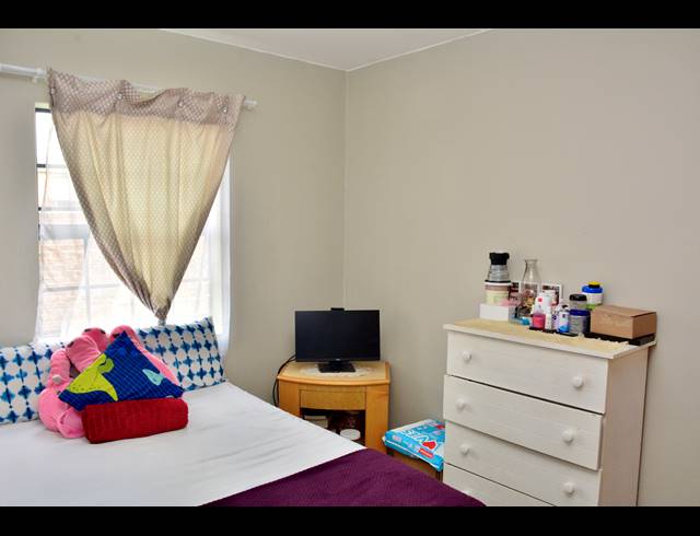 2 BEDROOM APARTMENT FOR SALE IN OLIFANTSVLEI